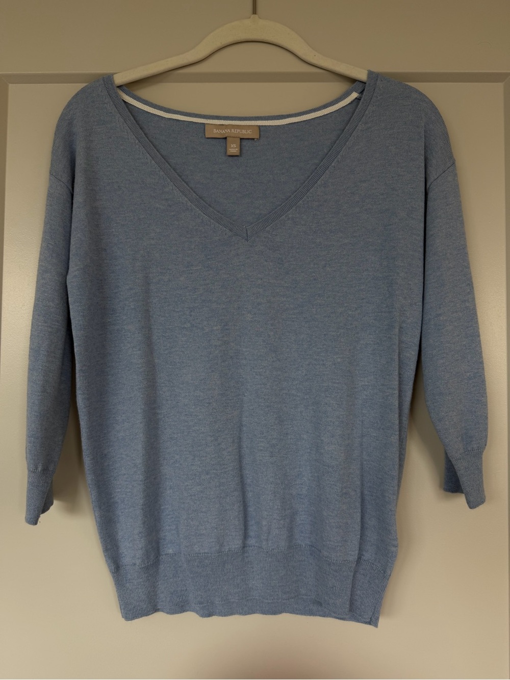 Banana Republic Light Blue V-Neck Sweater - xs